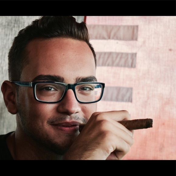 MEET YOUR POSHER - Picture 7 of 7